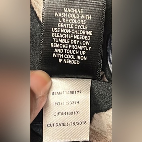 Torrid Plus Size Floral V Neck Tunic, Sz. 4. - Picture 8 of 8